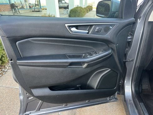 Used 2022 Ford Edge Titanium image 10