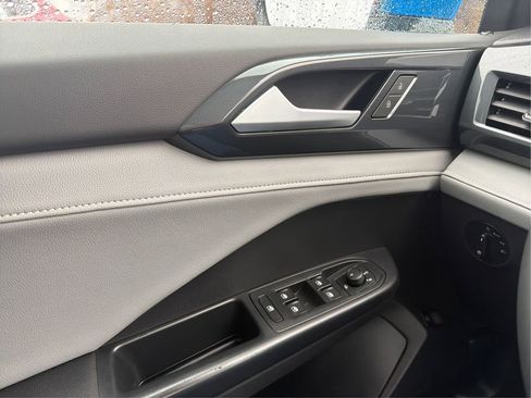 Used 2022 Volkswagen Taos SEL w/ Panoramic Sunroof Package image 21