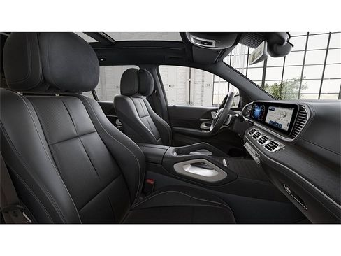 New 2026 Mercedes-Benz GLS 580 4MATIC image 4