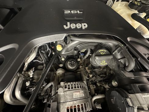 Used 2019 Jeep Wrangler Unlimited Rubicon image 3
