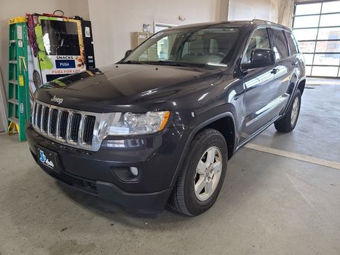 Used 2012 Jeep Grand Cherokee Laredo image 2