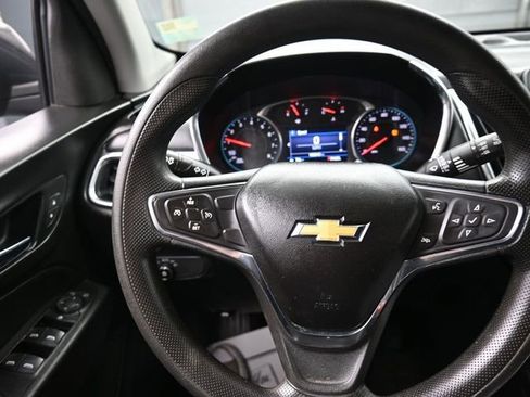 Used 2019 Chevrolet Equinox LT image 2