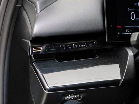 Used 2024 BMW 530i xDrive image 33