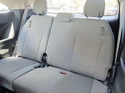 Used 2025 Toyota Sienna LE FWD image 28