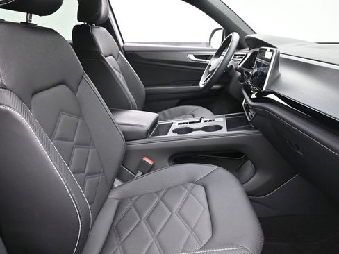 Used 2024 Volkswagen Atlas Cross Sport SE image 7