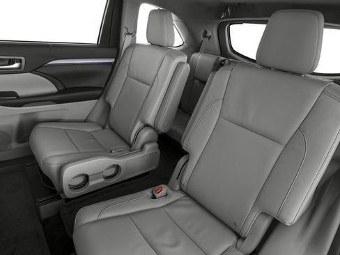 Used 2016 Toyota Highlander XLE FWD image 14