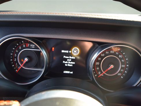 Used 2022 Jeep Gladiator Mojave w/ Cold Weather Group image 12