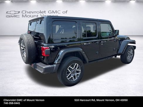Used 2026 Jeep Wrangler Unlimited Sahara AWD/4WD image 5