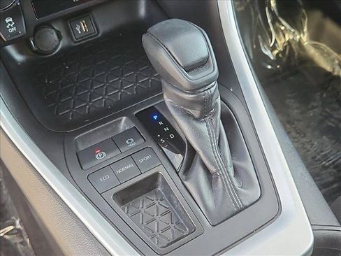 Used 2025 Toyota RAV4 XLE FWD image 17
