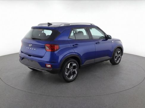 Used 2023 Hyundai Venue Limited FWD image 4