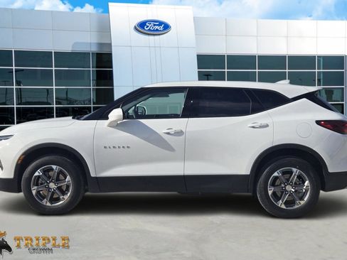 Used 2025 Chevrolet Blazer LT image 3