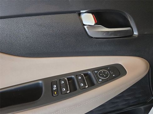 Used 2022 Hyundai Santa Fe SEL w/ Convenience Package image 13