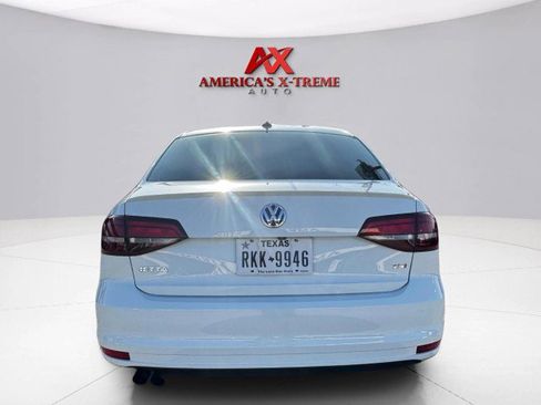 Used 2016 Volkswagen Jetta Sport image 5