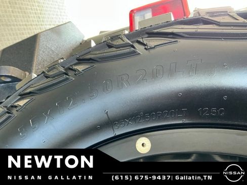Used 2018 Jeep Wrangler Unlimited Sahara AWD/4WD image 9