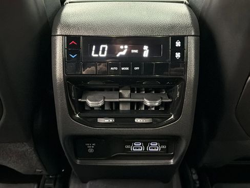 Used 2023 Jeep Grand Cherokee L Altitude AWD/4WD image 32