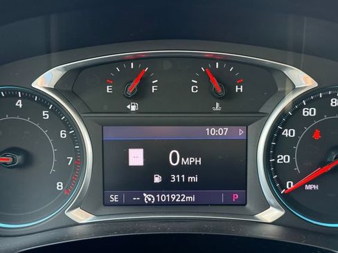 Used 2021 Chevrolet Traverse LT w/ LT Premium Package AWD/4WD image 26