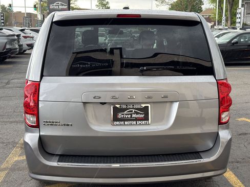 Used 2019 Dodge Grand Caravan SE FWD image 7