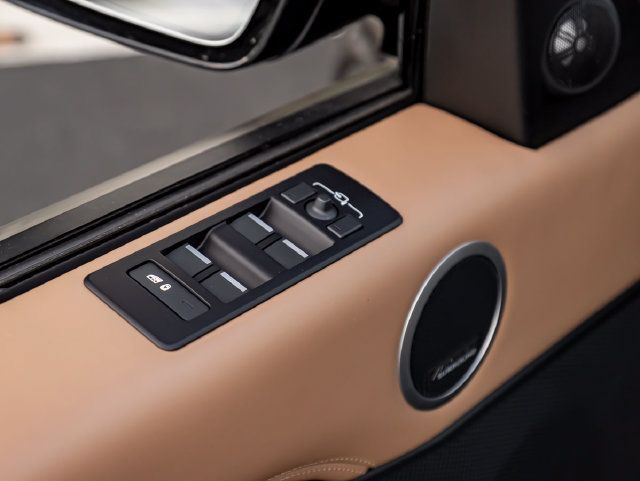 Used 2025 Land Rover Discovery Metropolitan Edition AWD/4WD image 27