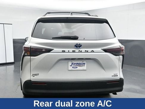 Used 2024 Toyota Sienna XLE FWD image 10