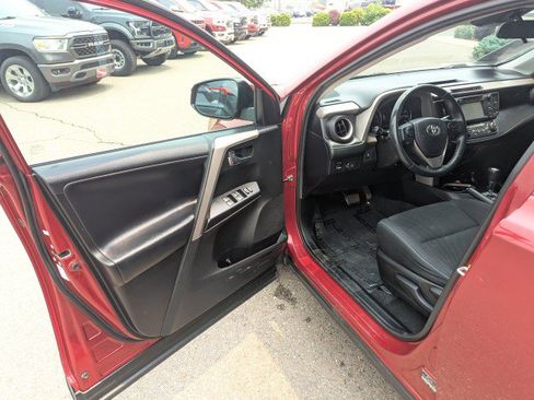 Used 2018 Toyota RAV4 XLE w/ Plus Extra Value Package AWD/4WD image 8