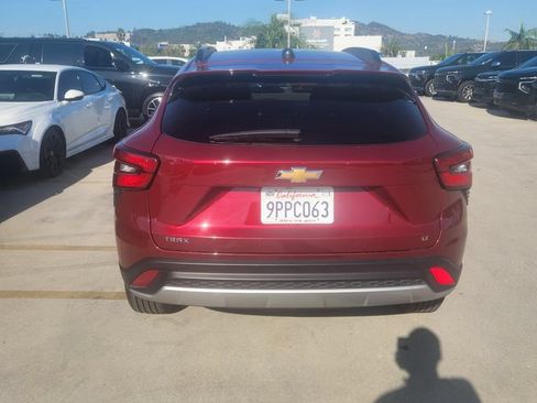 Used 2025 Chevrolet Trax LT FWD image 5