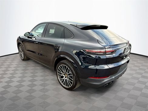 Used 2022 Porsche Cayenne Platinum Edition image 6