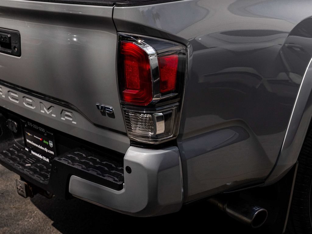 Used 2020 Toyota Tacoma Limited AWD/4WD image 43