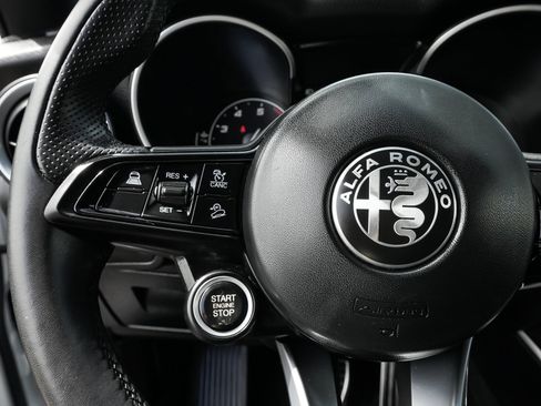 Used 2023 Alfa Romeo Stelvio Ti AWD/4WD image 19