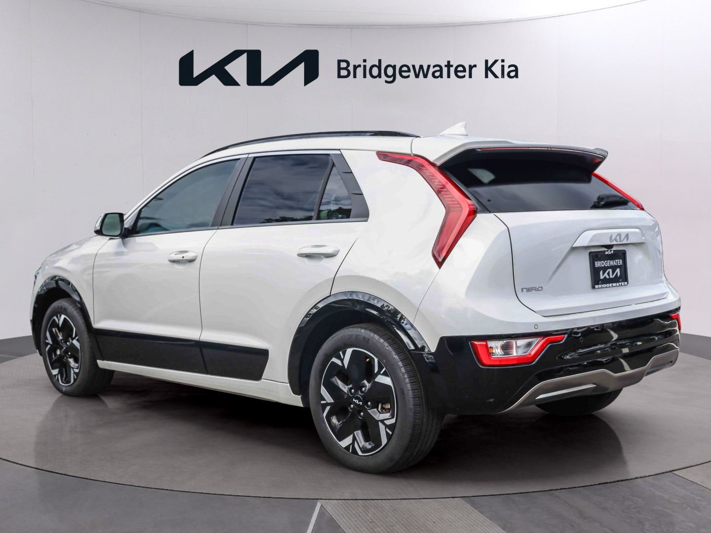 Used 2024 Kia Niro Wind w/ Wind Preserve Package FWD image 4