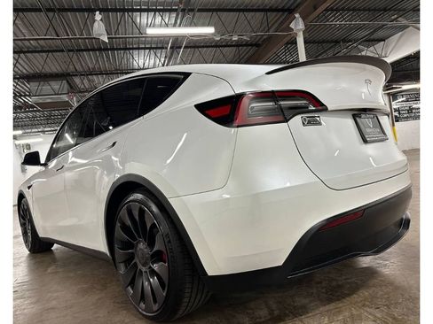 Used 2023 Tesla Model Y Performance AWD/4WD image 15