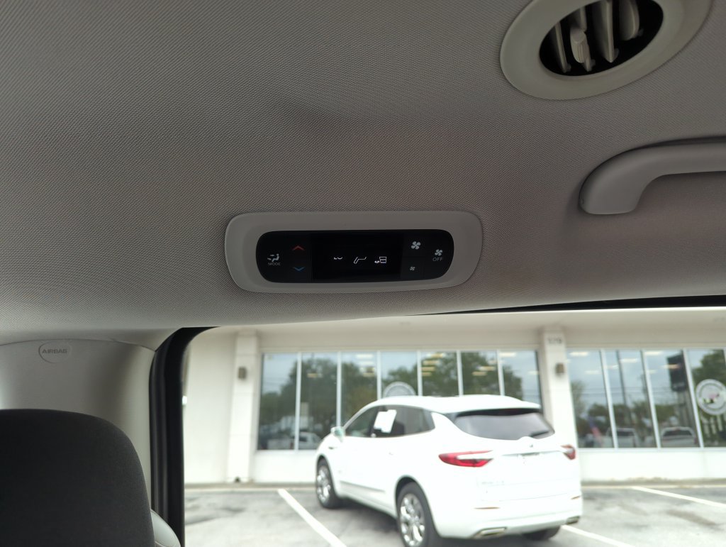 Used 2018 Chrysler Pacifica L FWD image 26
