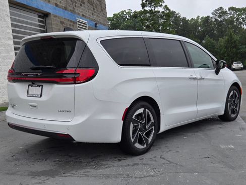 New 2027 Chrysler Pacifica Limited w/ Family Tech Group FWD image 7