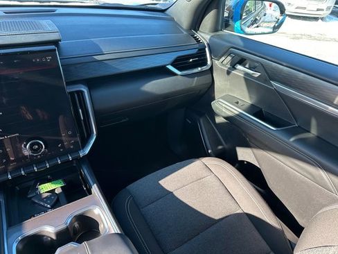 Used 2025 GMC Acadia Elevation image 23