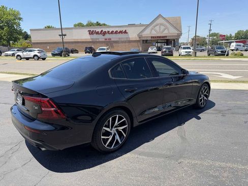 Used 2020 Volvo S60 T6 Momentum AWD/4WD image 5