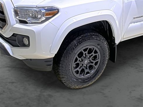 Used 2018 Toyota Tacoma SR5 image 7