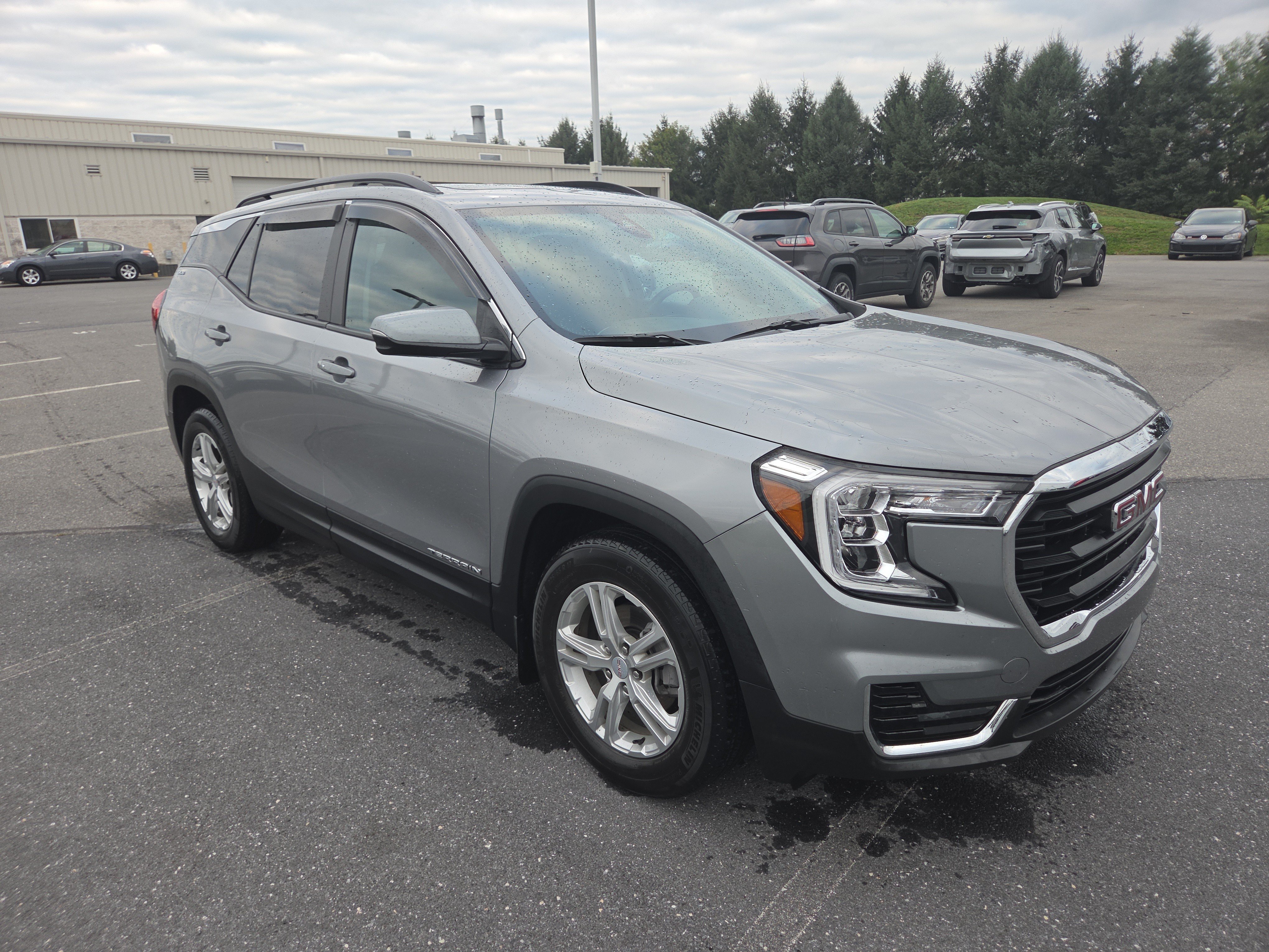 Used 2023 GMC Terrain SLE w/ Driver Convenience Package FWD image 18