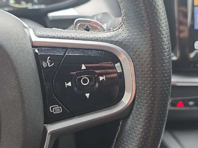 Used 2018 Volvo XC60 T6 R-Design w/ Convenience Package AWD/4WD image 18