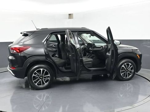 Used 2025 Chevrolet TrailBlazer LT AWD/4WD image 47