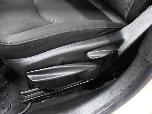 Used 2016 Jeep Renegade Latitude w/ Cold Weather Group image 4