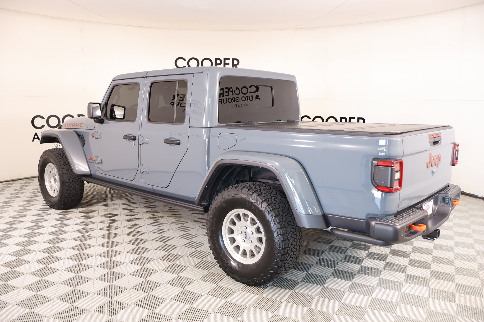 Used 2025 Jeep Gladiator Mojave w/ Steel Bumper Group AWD/4WD image 21