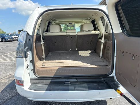 Used 2016 Lexus GX 460 w/ Premium Package AWD/4WD image 9