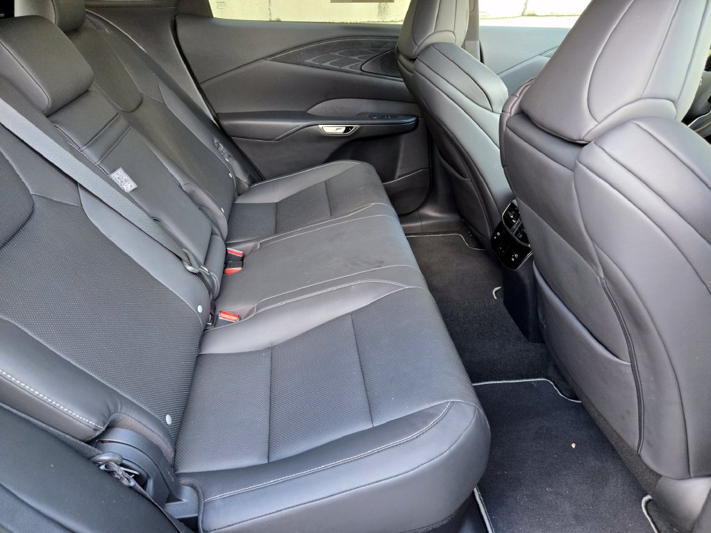 Used 2023 Lexus RX 350 F Sport w/ Accessory Package AWD/4WD image 23