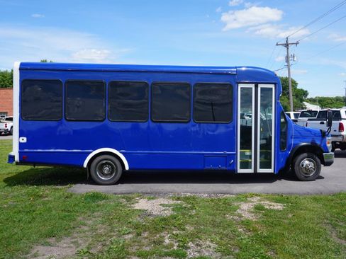 Used 2019 Ford E-450 and Econoline 450 Super Duty w/ Shuttle Bus Prep Package RWD image 6