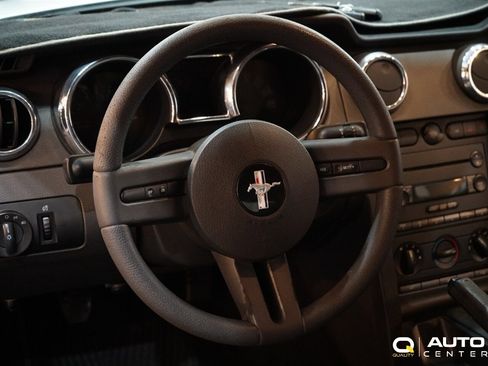 Used 2005 Ford Mustang GT Premium image 12