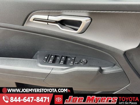 Used 2025 Kia Sportage LX image 26