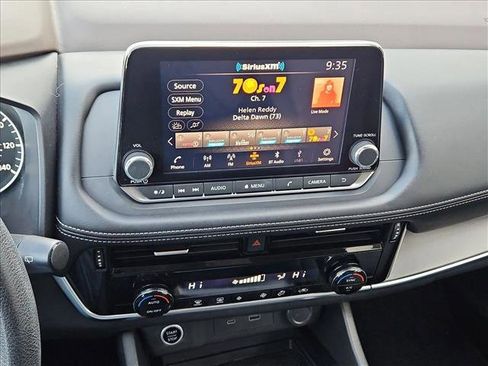 Used 2022 Nissan Rogue SV image 14