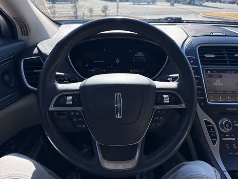Used 2019 Lincoln Nautilus Reserve image 18