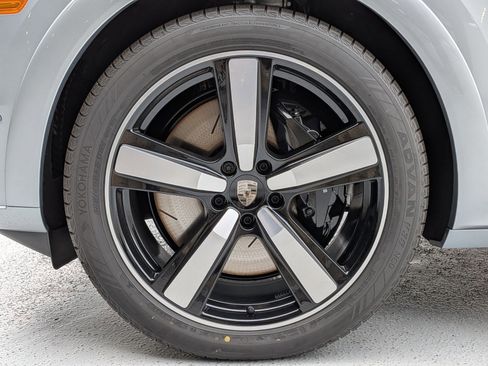 New 2025 Porsche Cayenne Turbo image 29