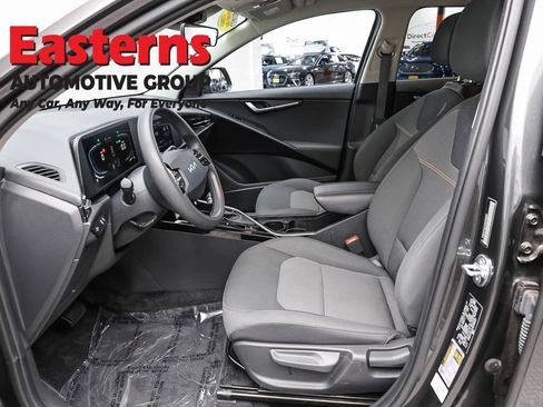Used 2025 Kia Niro LX FWD image 13