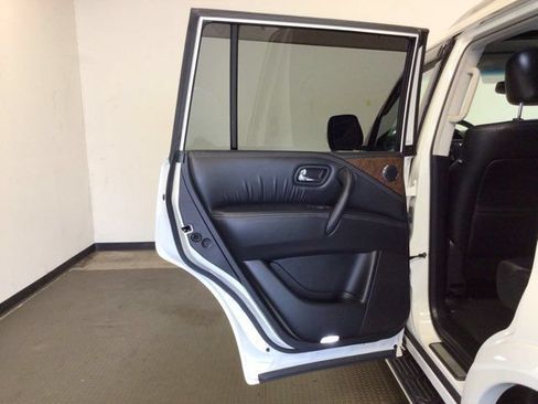 Used 2017 INFINITI QX80 4WD image 17